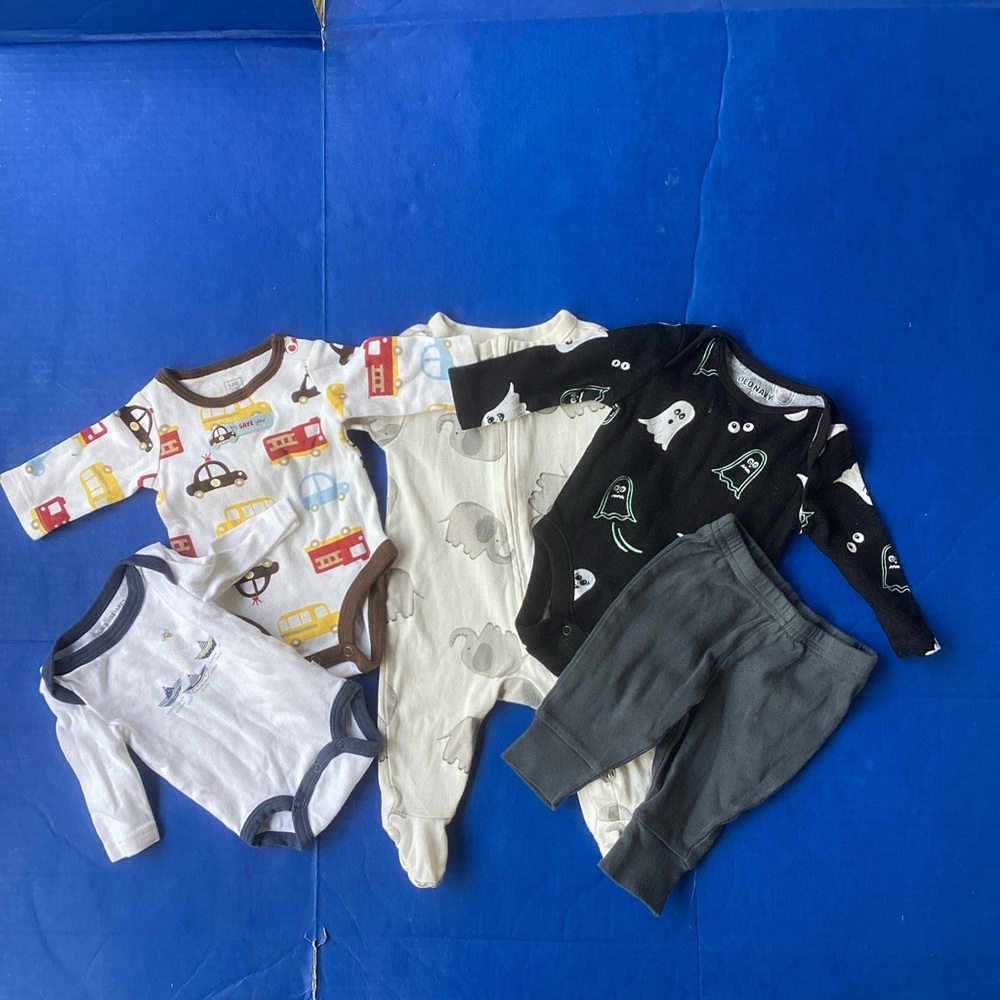 Bundle of 5 Neutral & Black Printed infant, size 0-3 months